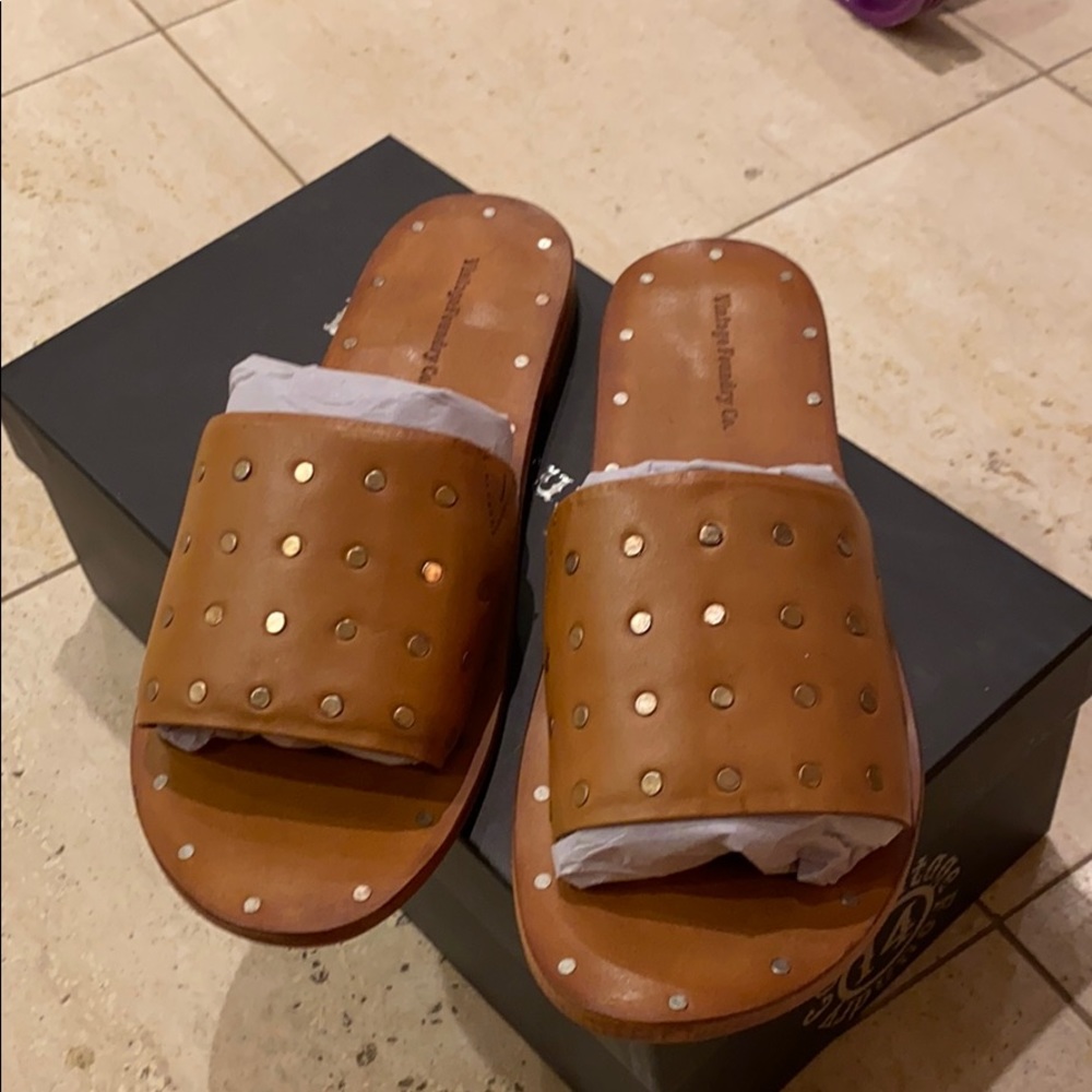 NWT: tan leather slides